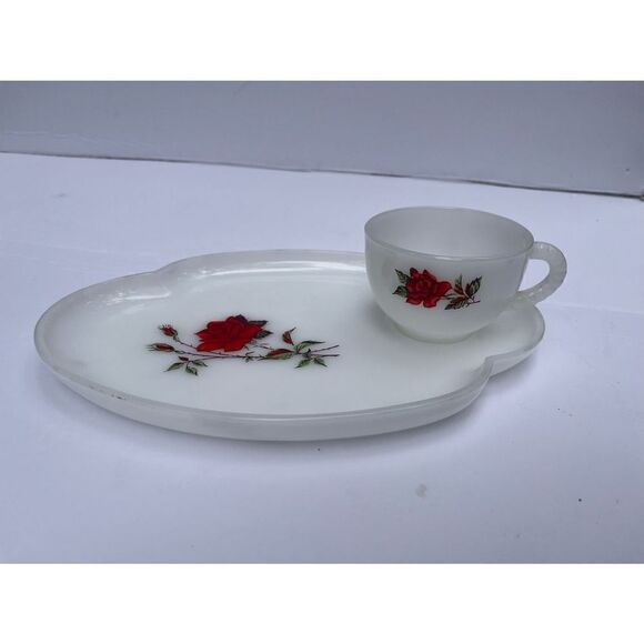 Vintage cup and plate white milk glass red rose - Picture 15 of 15